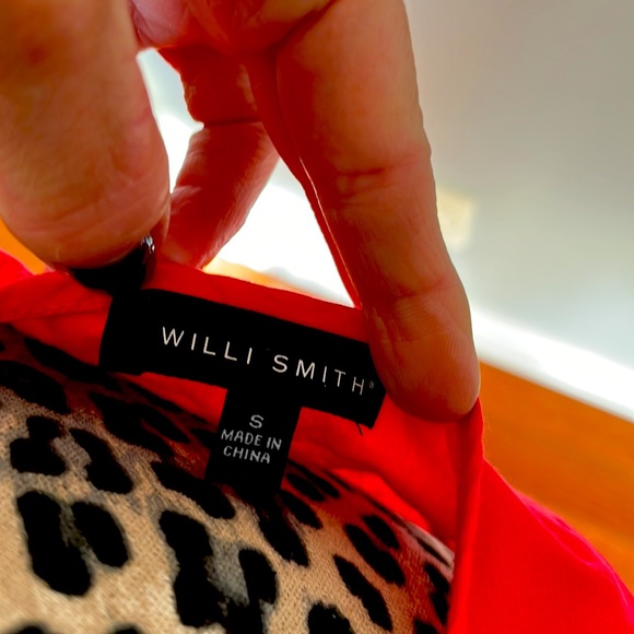 Delicate Keyhole Linen Tank small looks so cute with Jeans or Shorts - Picture 3 of 4